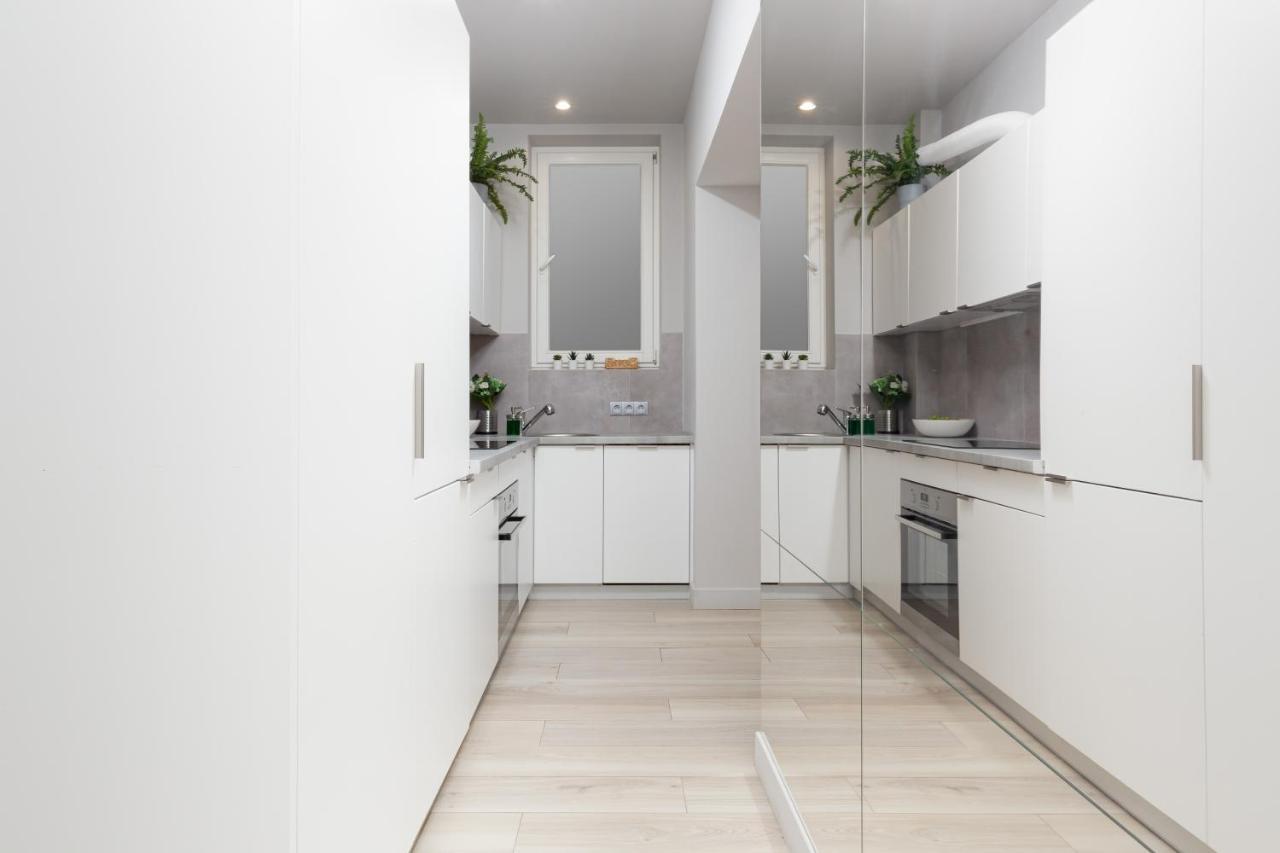 City Center Apartments Hoza By Noclegi Renters Warsaw Ngoại thất bức ảnh